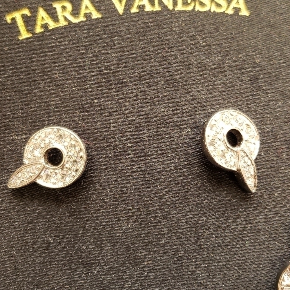 𝅺TARA Vanessa round link set necklace and post earrings. - Picture 3 of 4